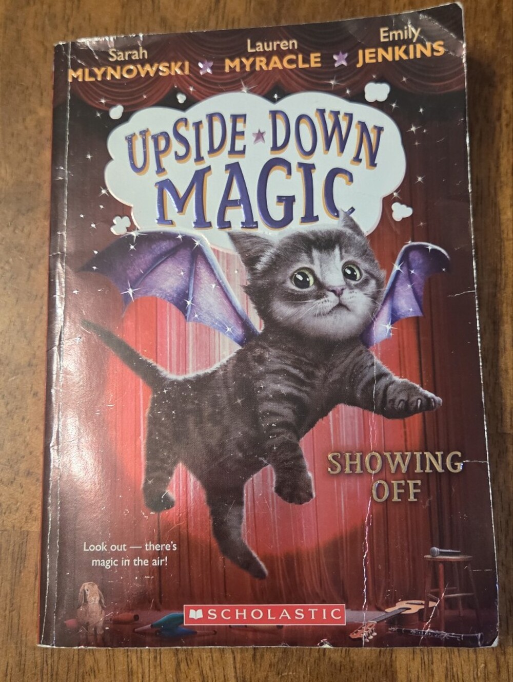 📕5/$10📕Upside-Down Magic Showing Off Paperback Book by Sarah Mlynowski